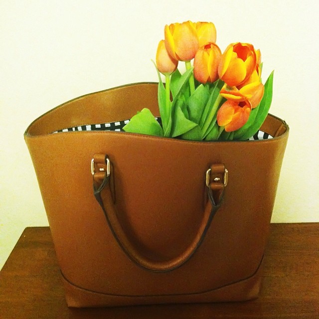 Tote + Tulips