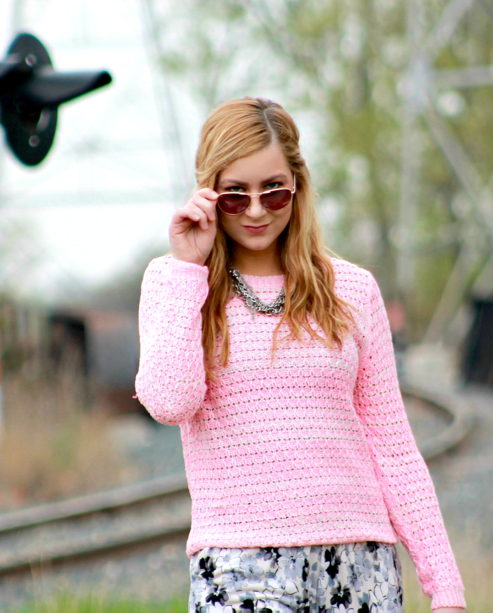 Pink-Sweater-+-Aviators