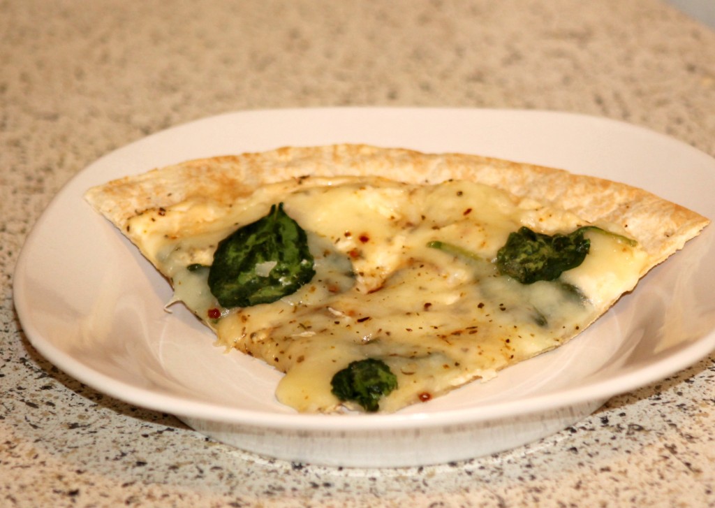 spinach alfredo pizza