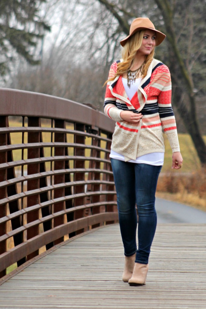 casual style felt fedora, skinny jeans and booties